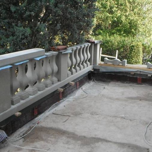 Geätzter Betonwerkstein einer Balustrade