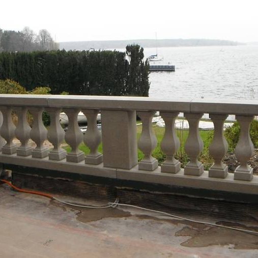 Geätzter Betonwerkstein einer Balustrade