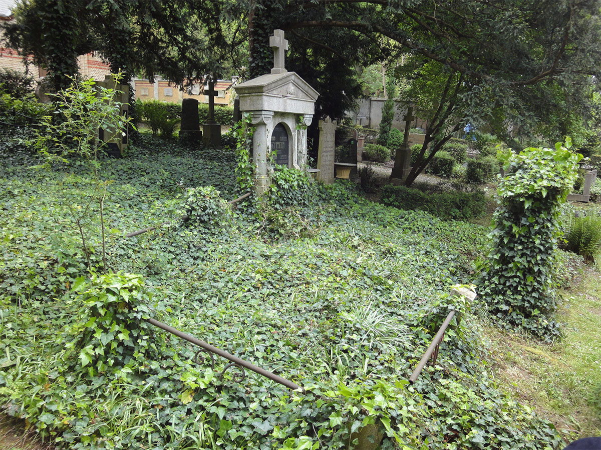 Potsdam Friedhof Bornstedt Grabmal Huth